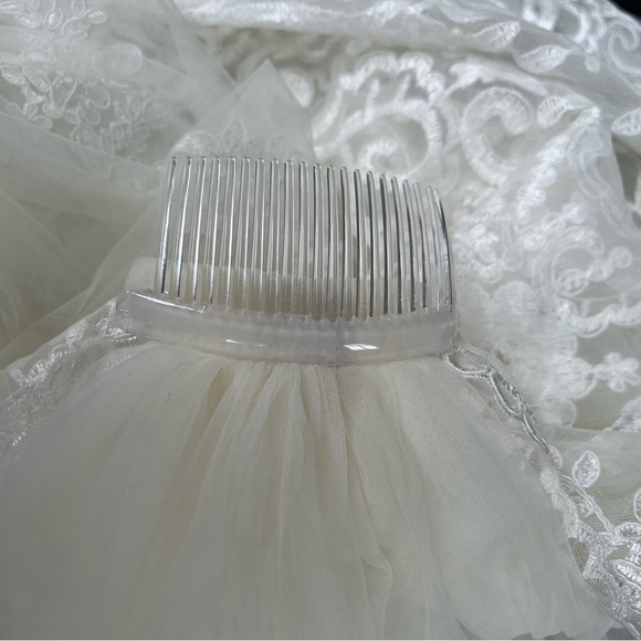 Lace Trim Royal Wedding Veil - Picture 7 of 8